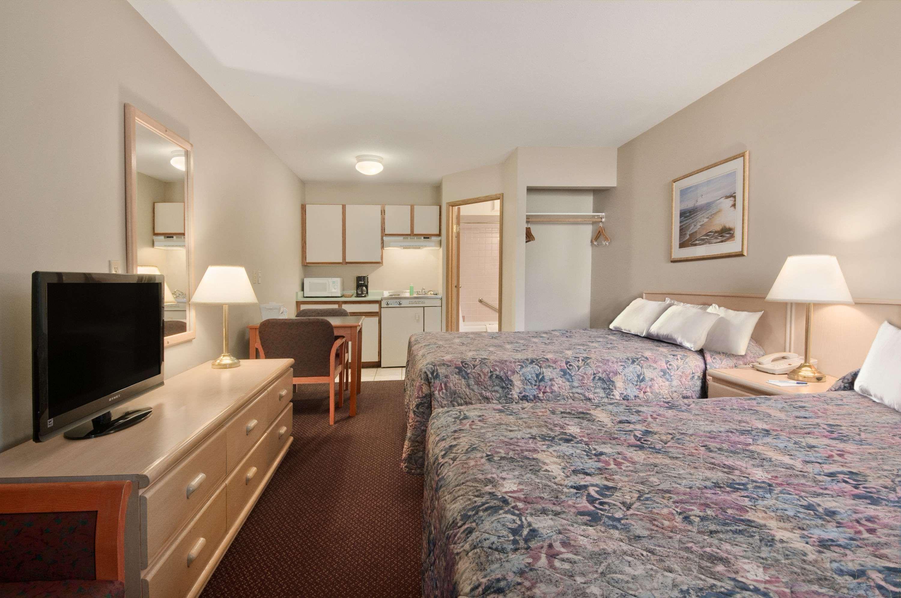 Coast Courtenay Hotel Bagian luar foto