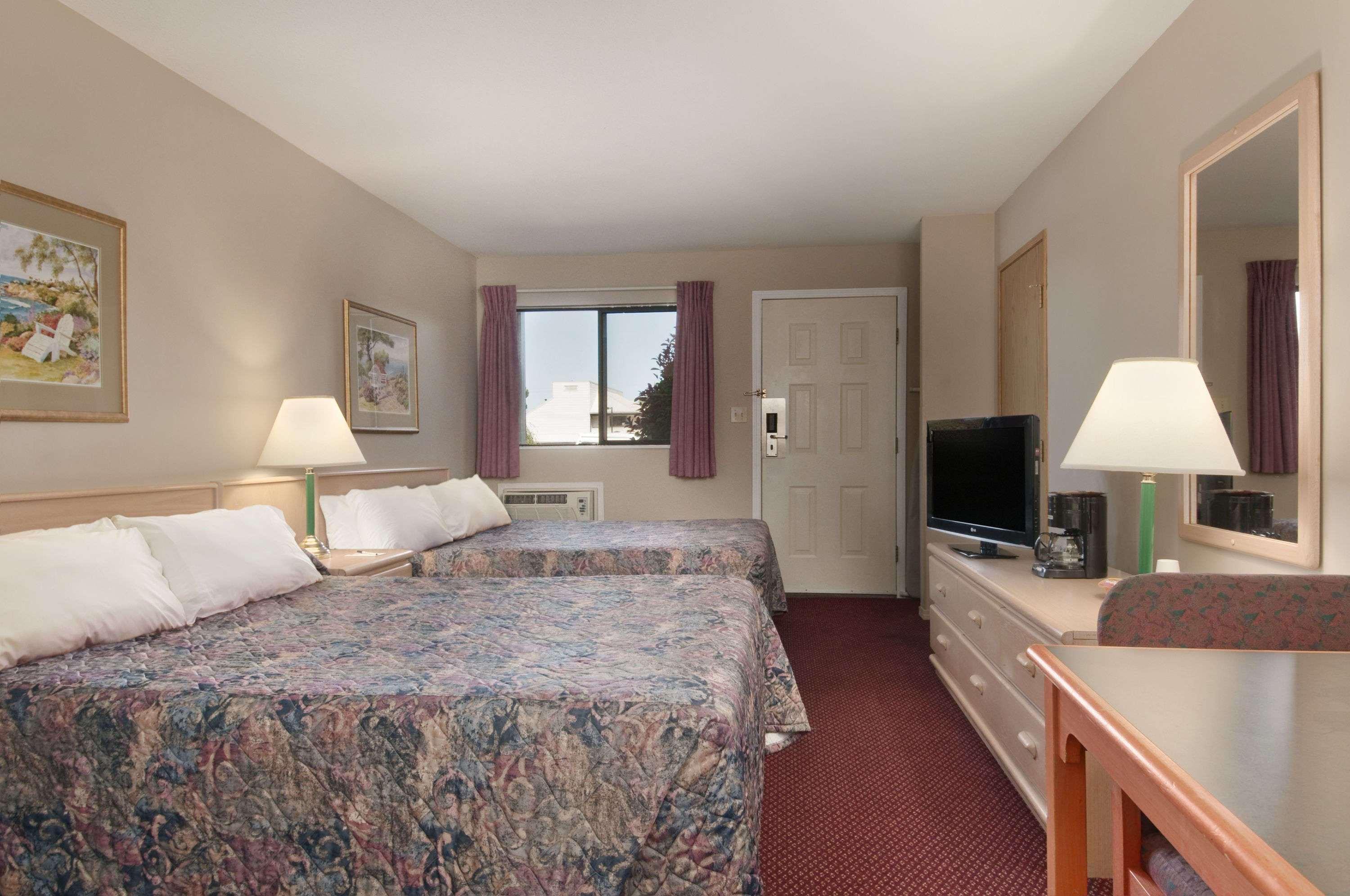 Coast Courtenay Hotel Bagian luar foto