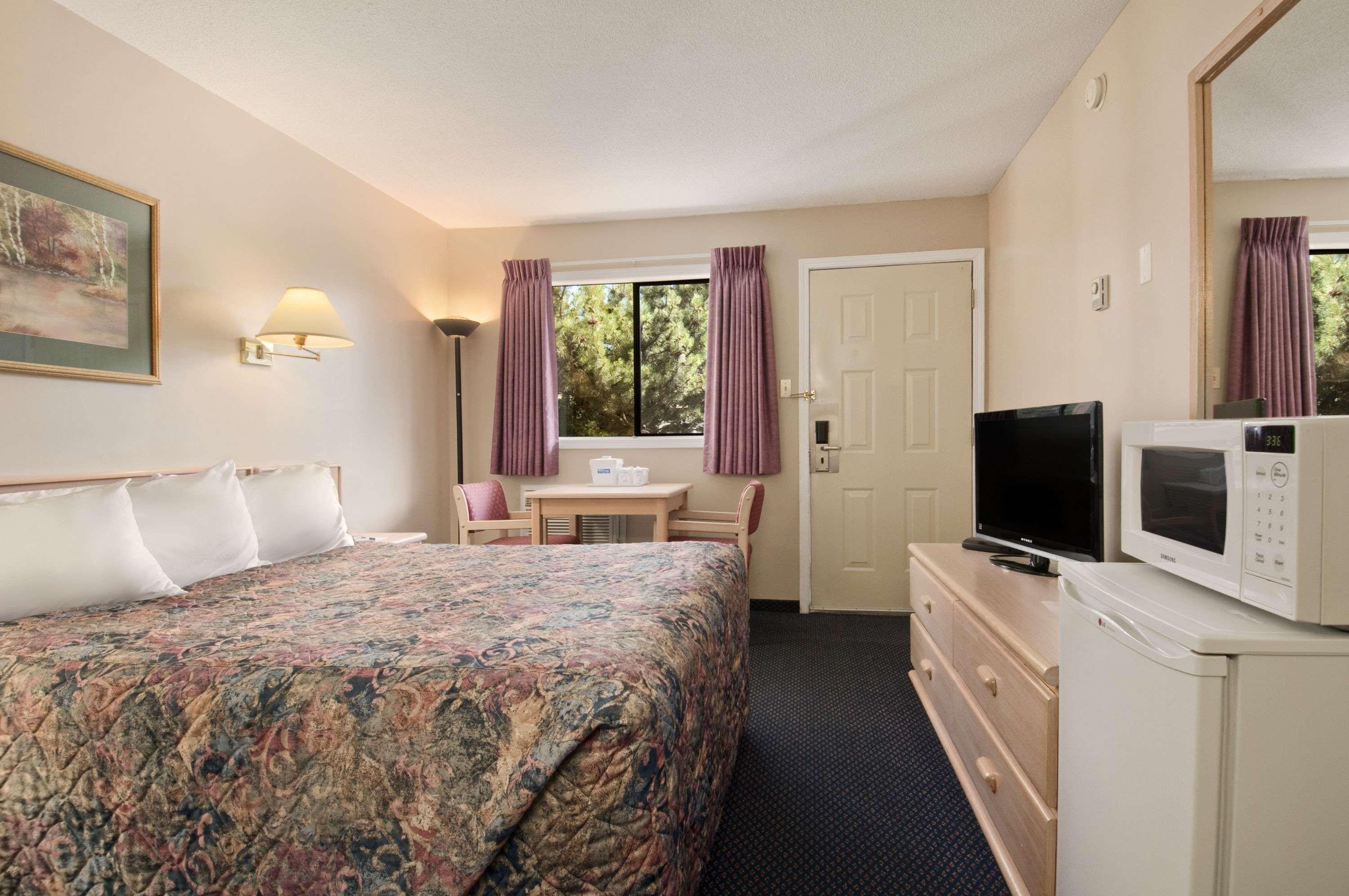 Coast Courtenay Hotel Bagian luar foto
