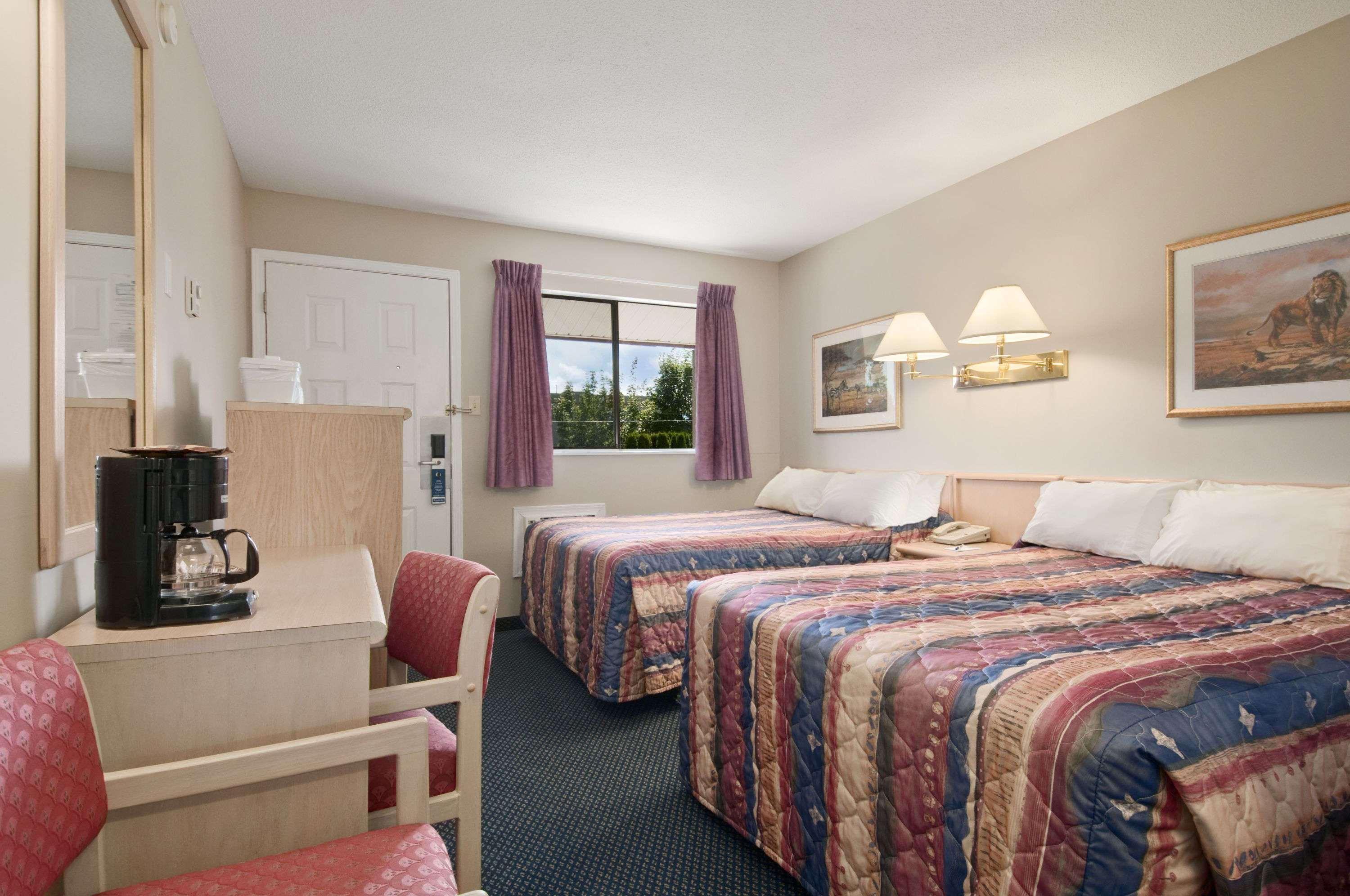 Coast Courtenay Hotel Bagian luar foto