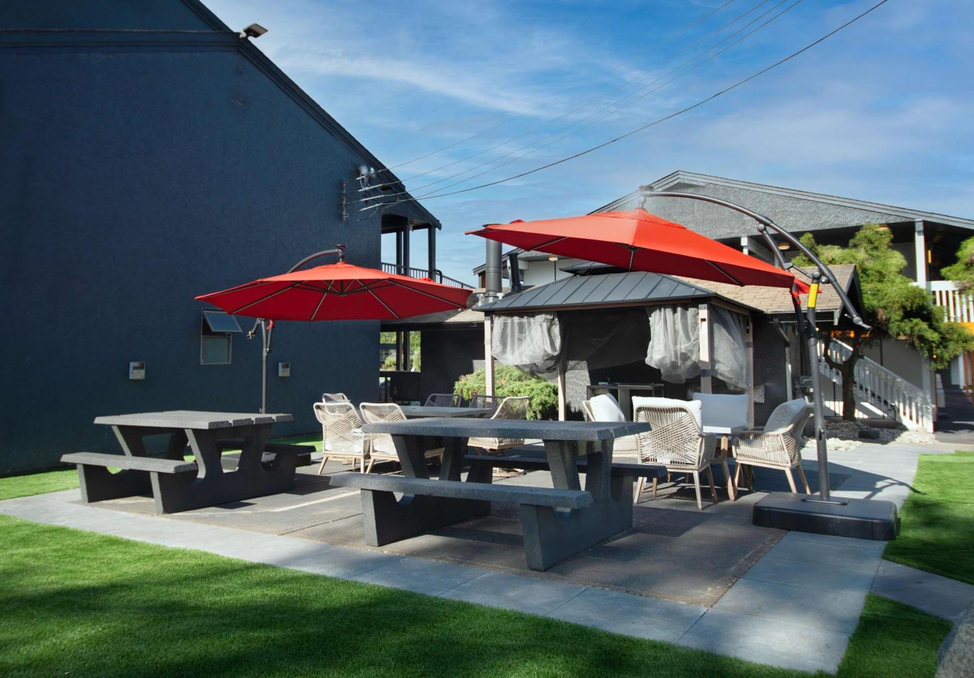 Coast Courtenay Hotel Bagian luar foto