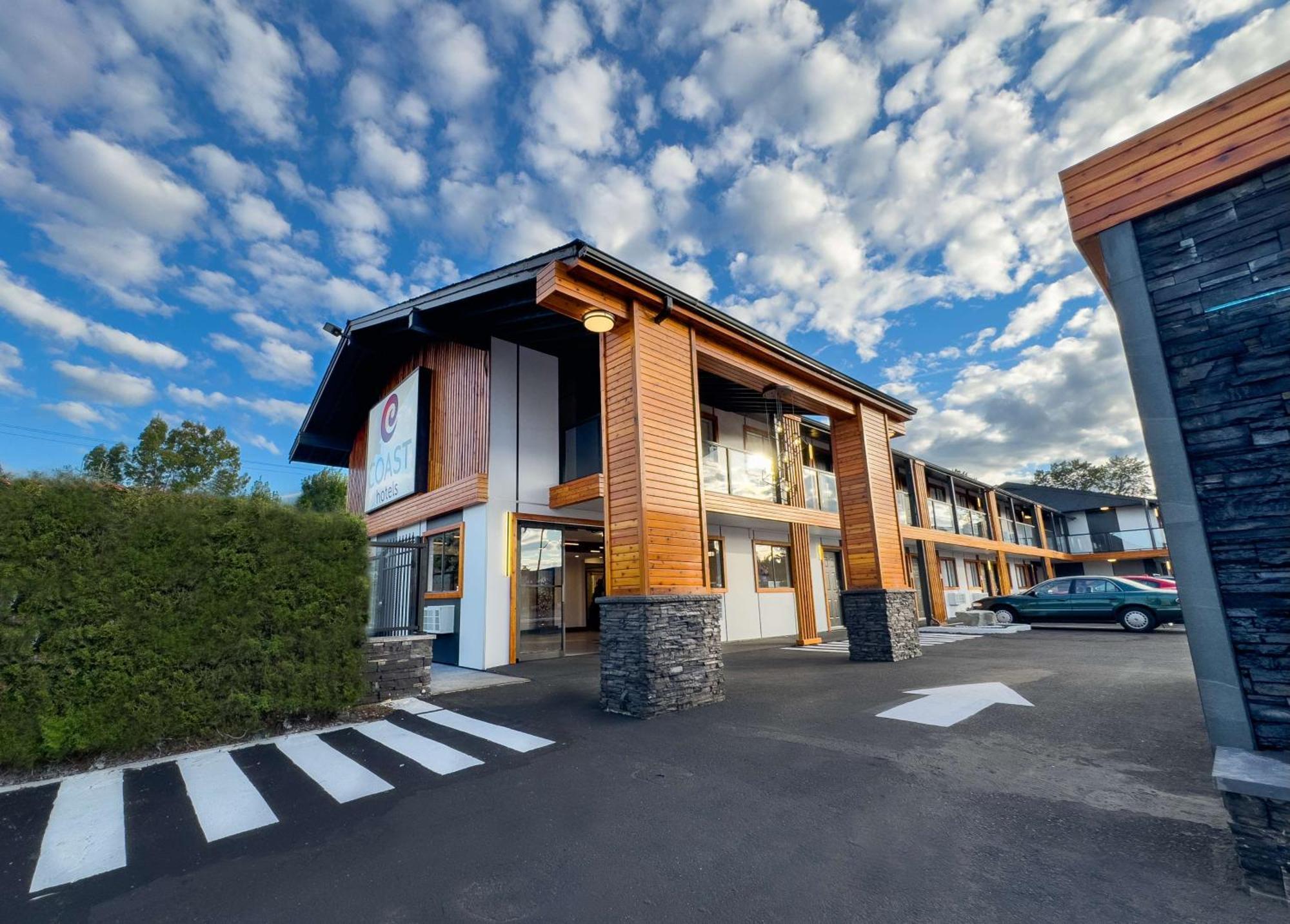 Coast Courtenay Hotel Bagian luar foto